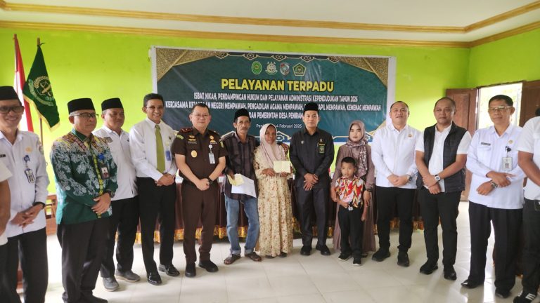 Kejati Kalbar Dorong Pemenuhan Hak Sipil Kelompok Rentan melalui Program Isbat Nikah dan KIA di Mempawah